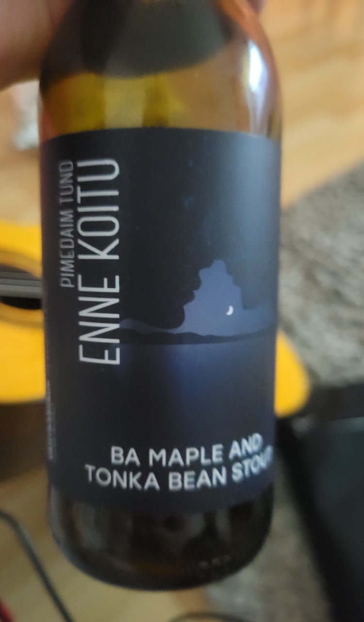 Pimedaim Tund Enne Koitu, Estonia