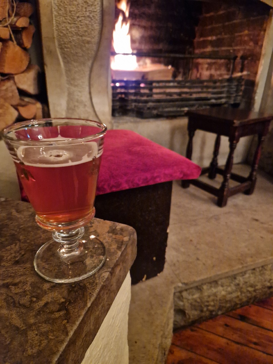 Hullumaja Puhvet, Estonia