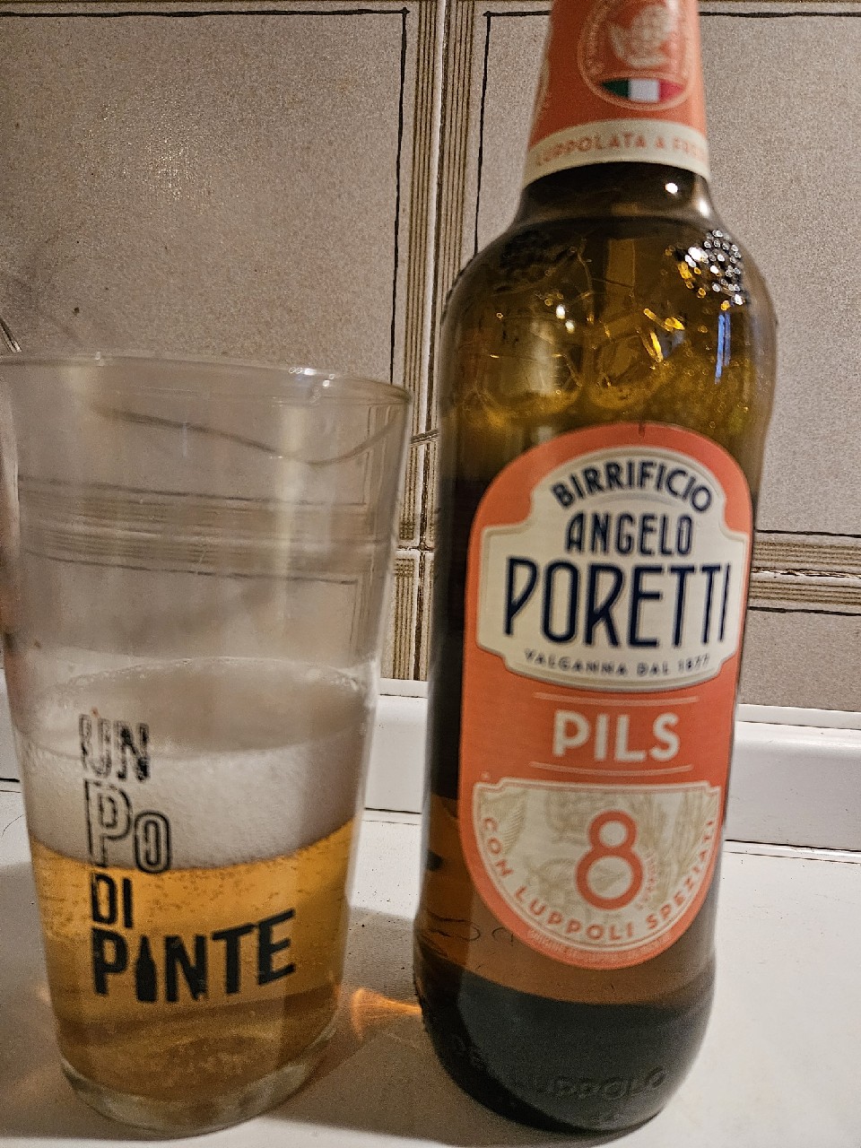 Pils Con 8 Luppoli Speziati, Italy
