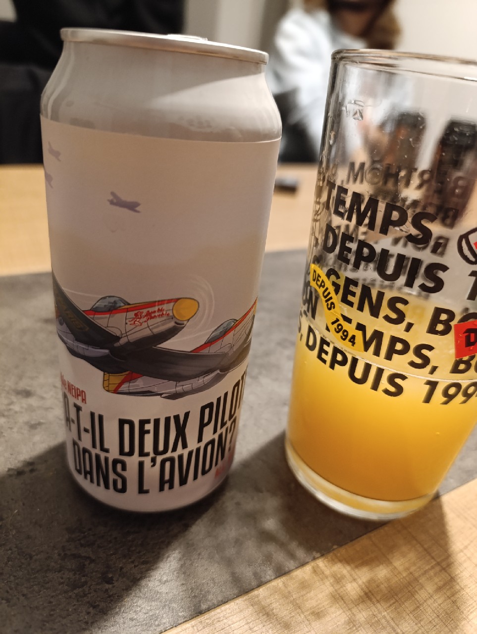 Y A-T-Il Deux Pilotes Dans L'Avion ?, France