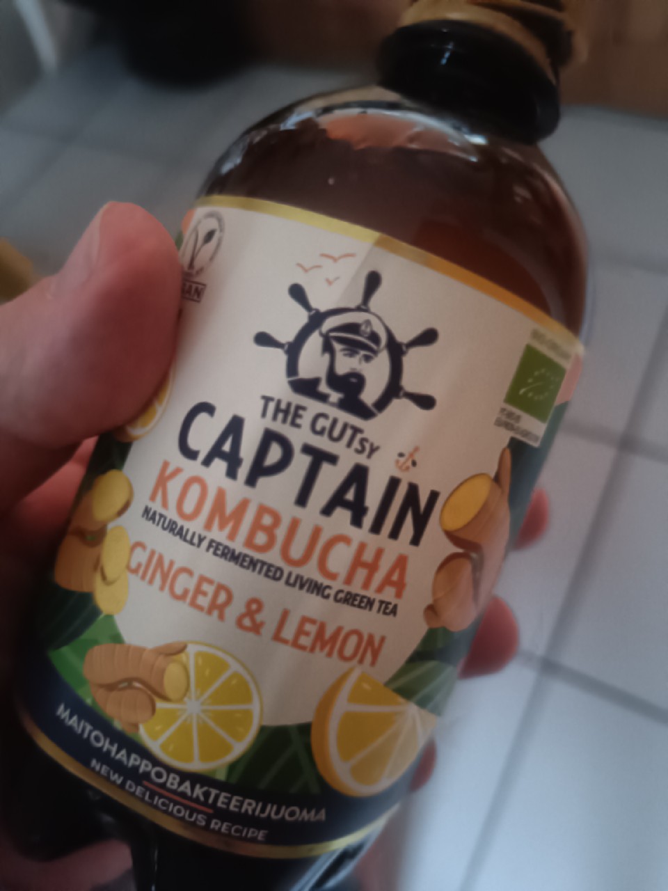 Captain Kombucha Ginger And Lemon, Captain Kombucha (Asteriscos e Reticências, S.A.)