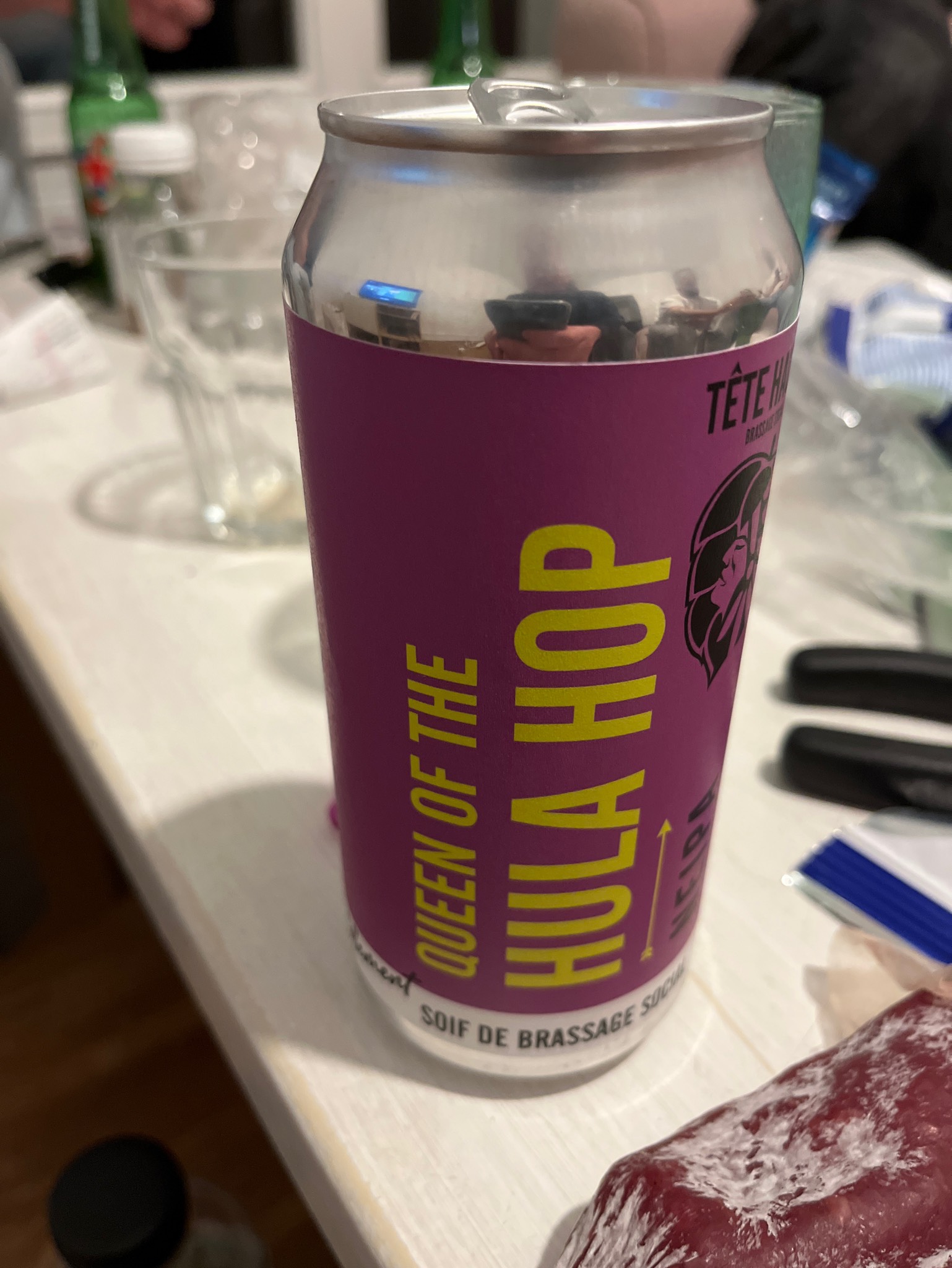 Queen Of The Hula Hop, France