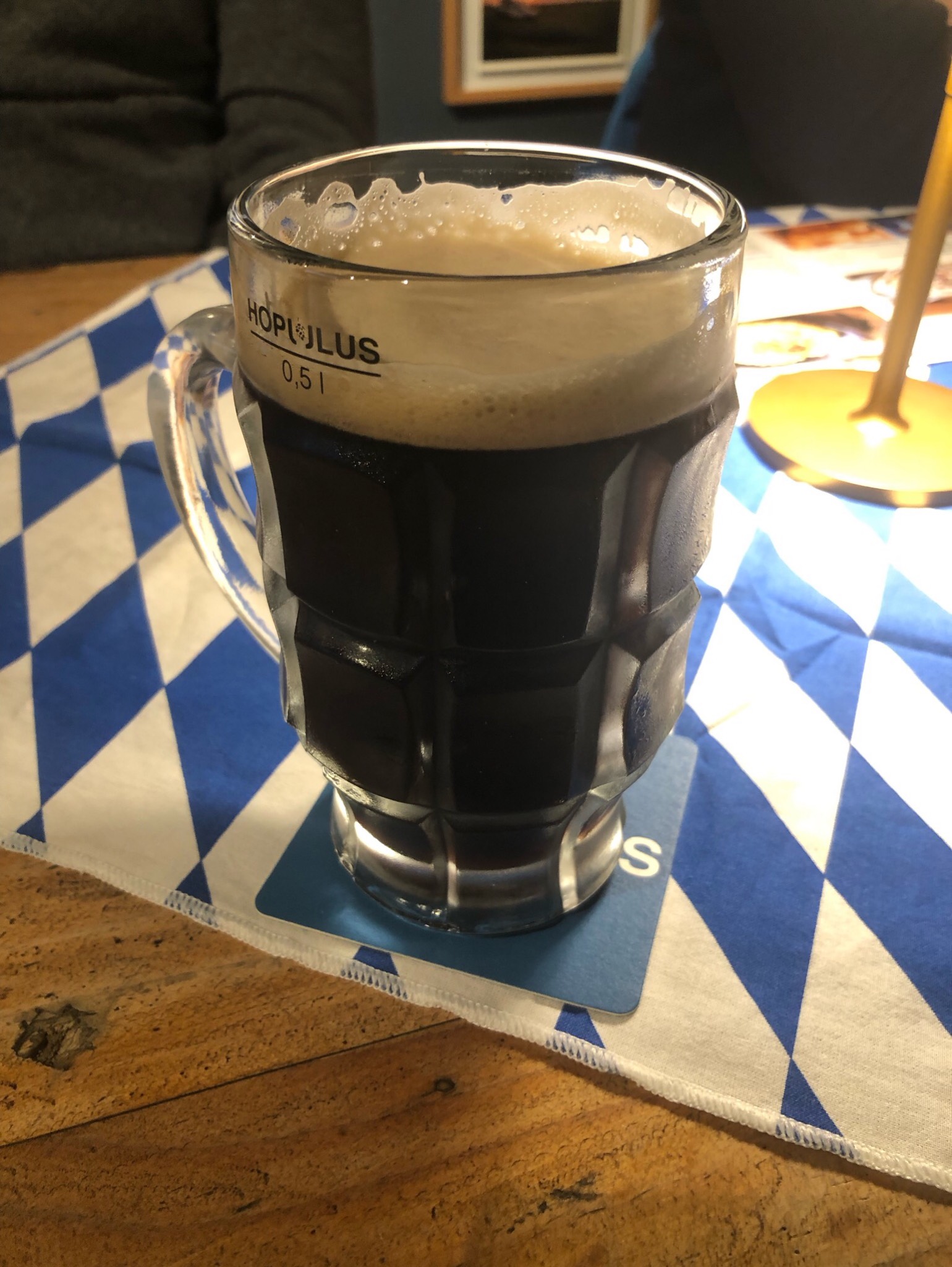 Schwarz, Galeria Hopulus