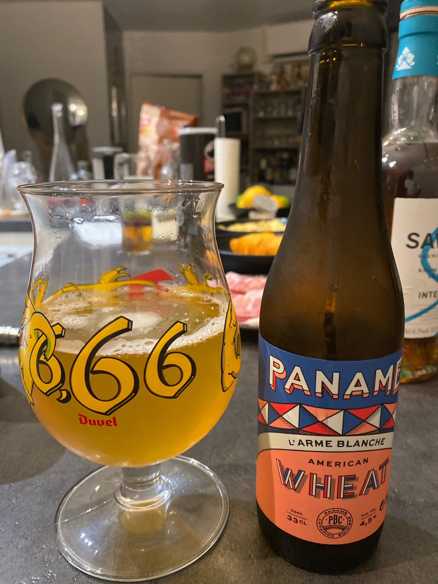 L'Arme Blanche, France