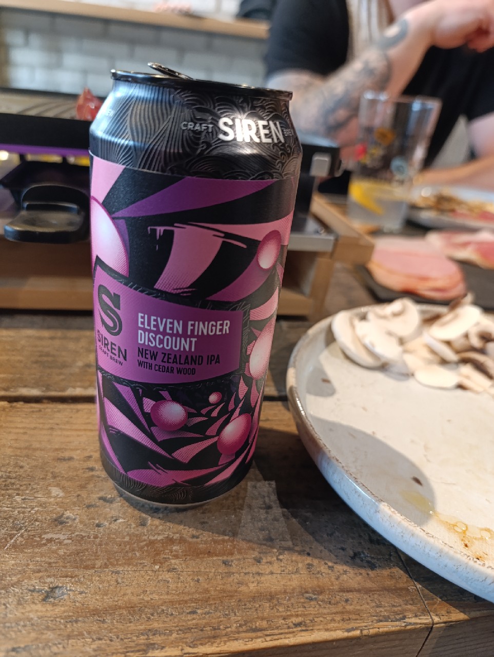 Eleven finger Discount, England