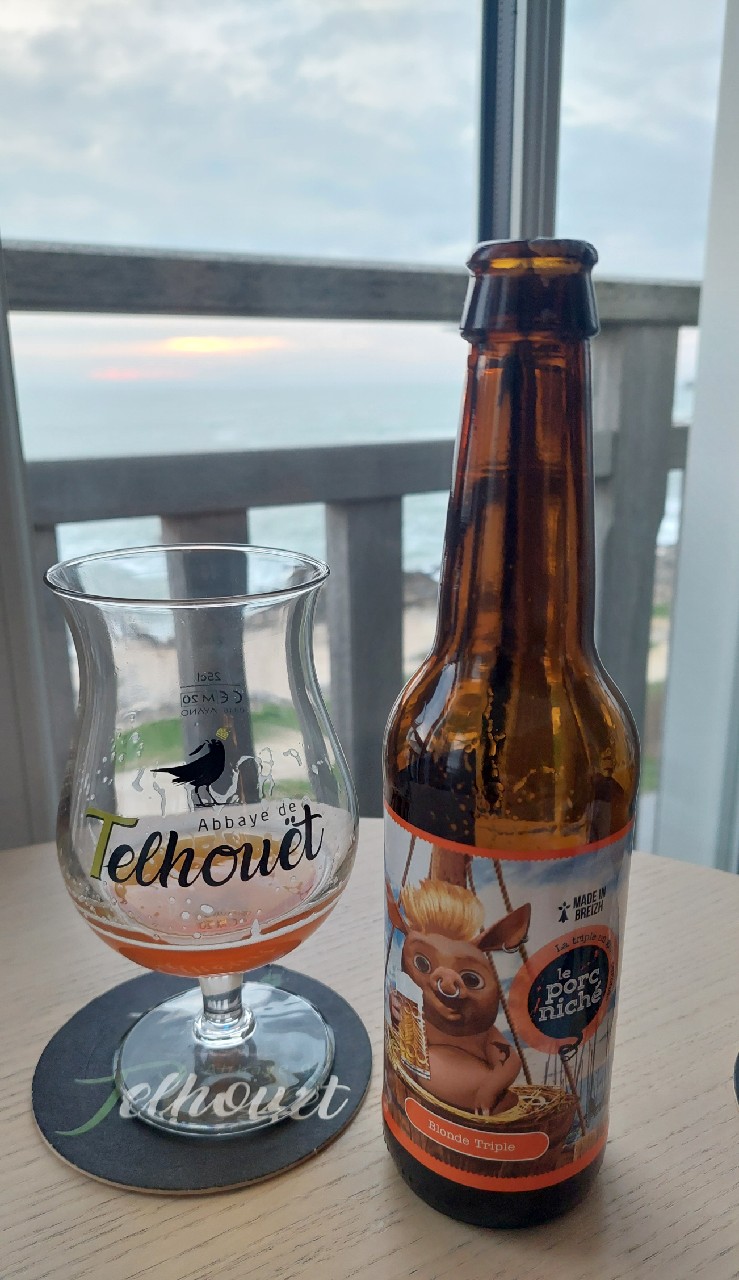 Le Porc Niché Blonde Triple, France
