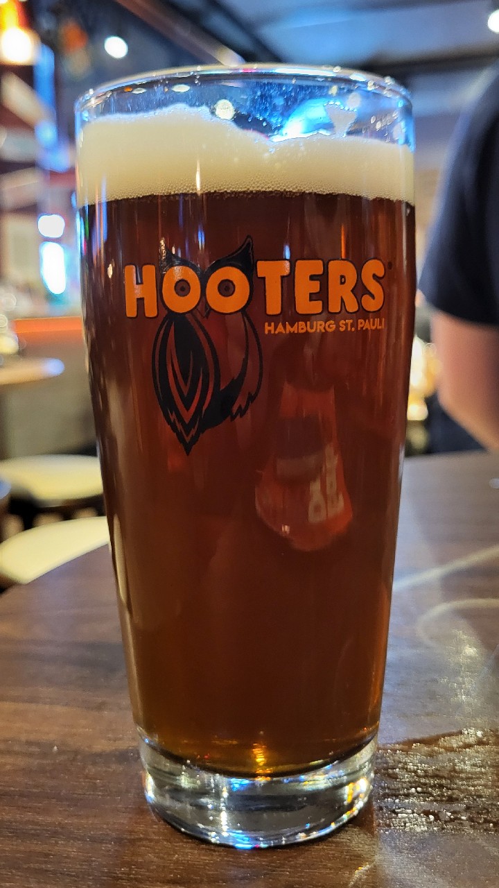hooters dark, No idea