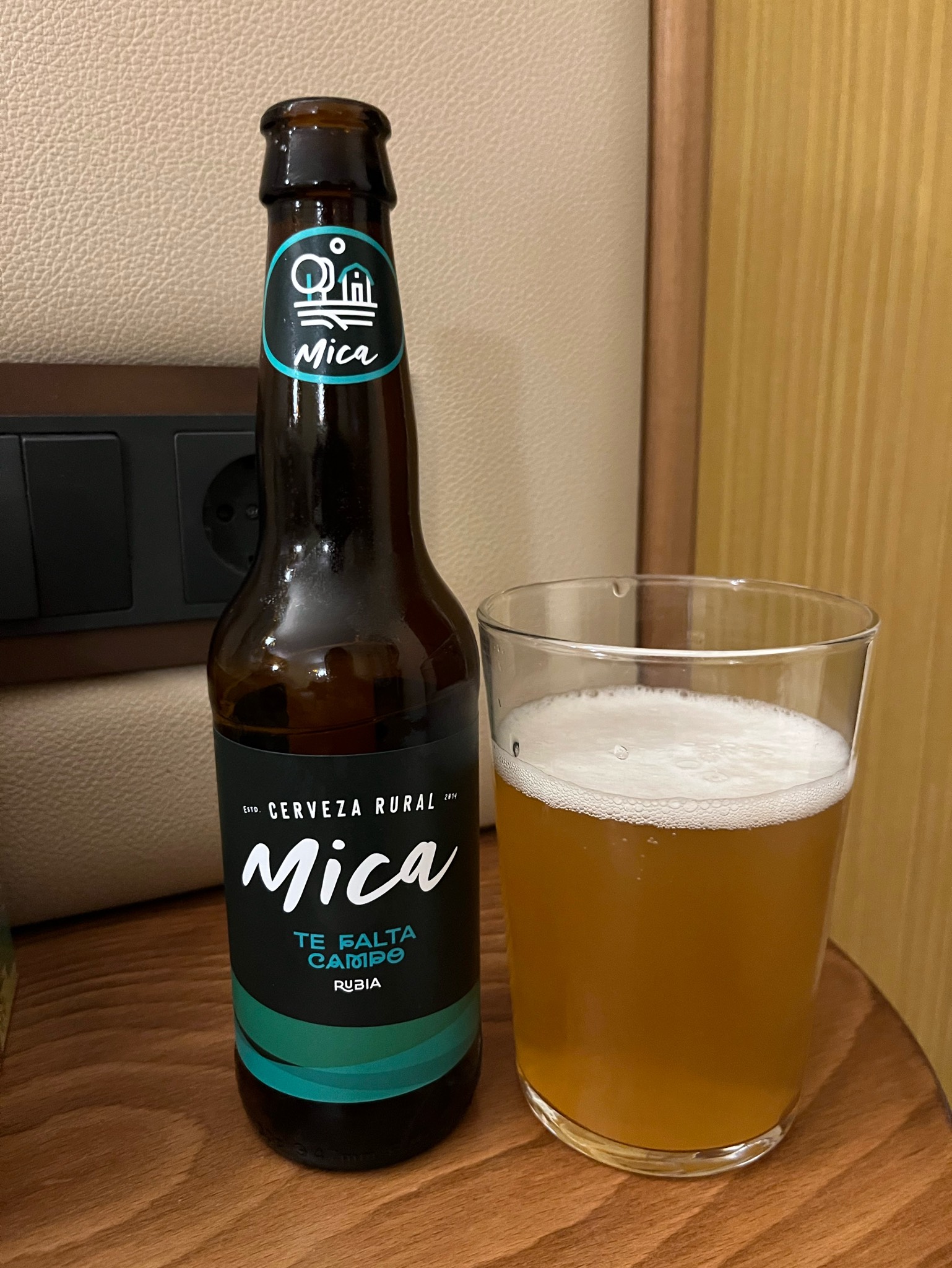 Te Falta Campo Rubia, Cerveza Mica