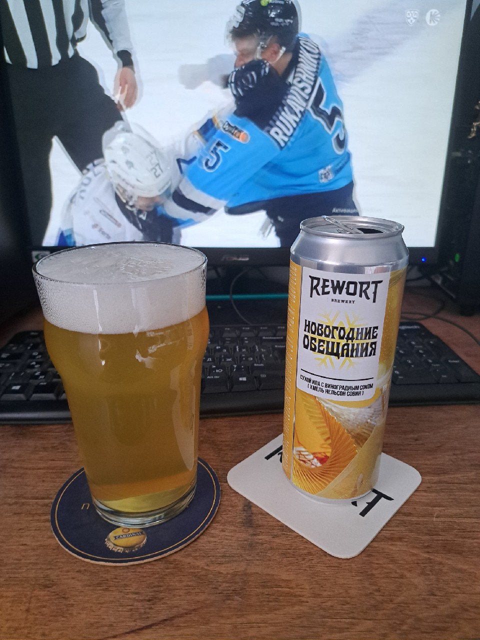 Novogodnie Obeschaniya / Новогодние обещания, Russia