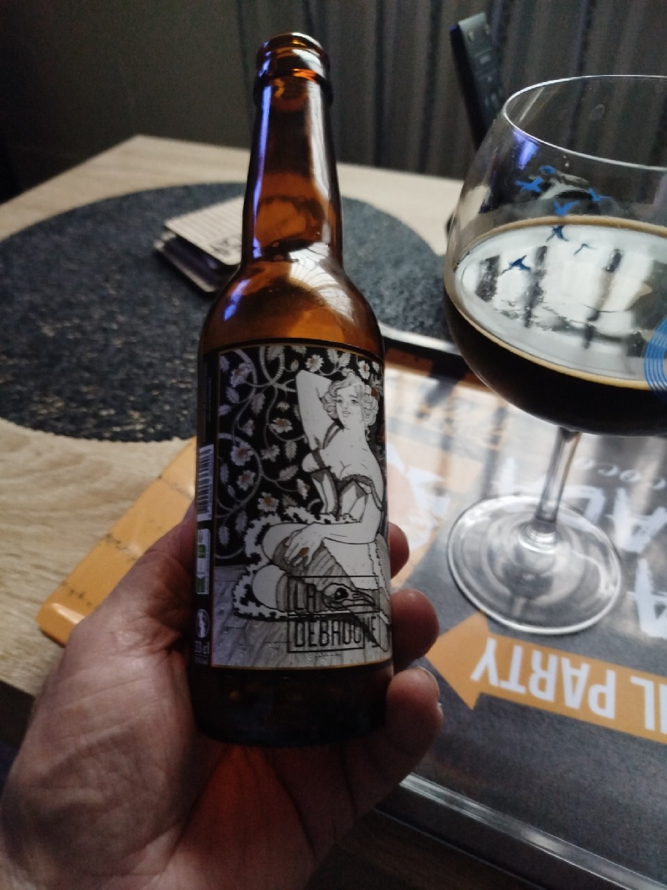 Demi Mondaine, France