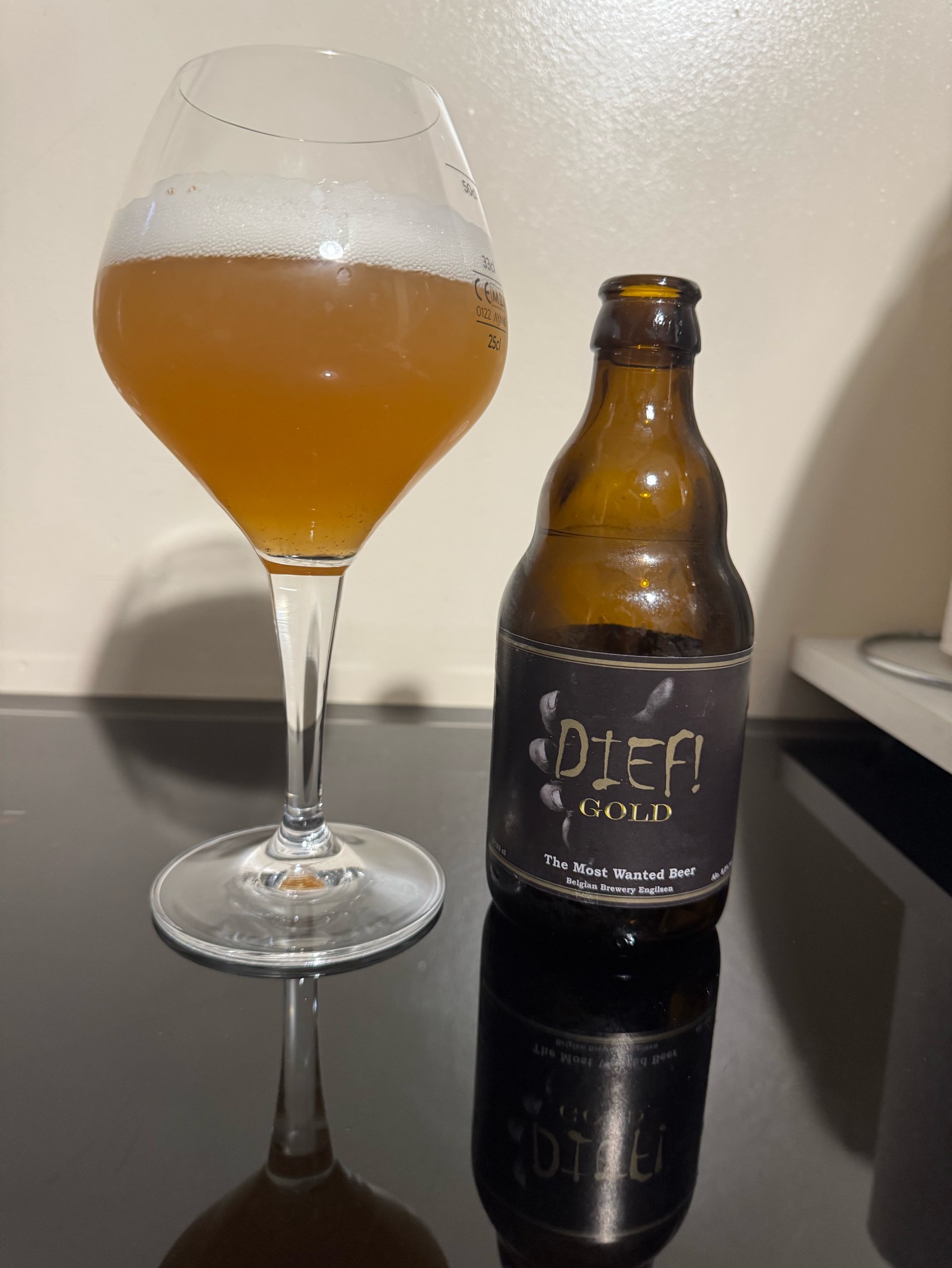 Dief Gold, Engilsen