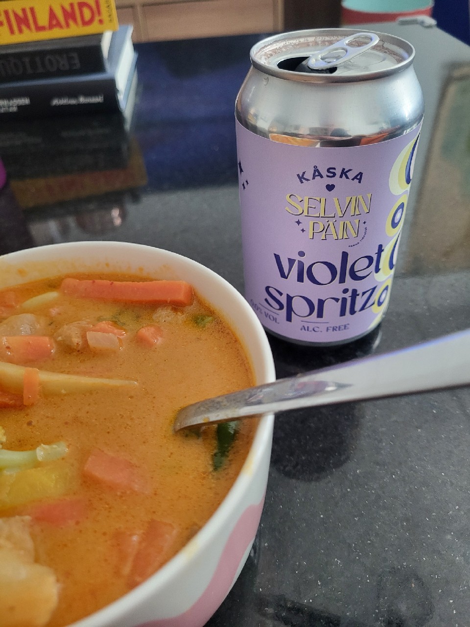 Selvin Päin Violet Spritz, Finland