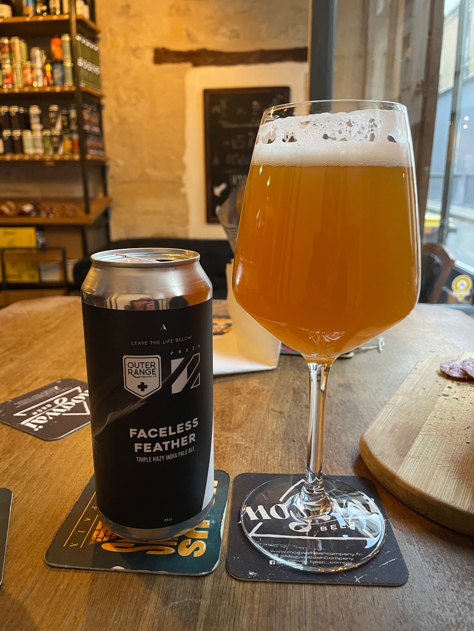 Faceless Feather, France