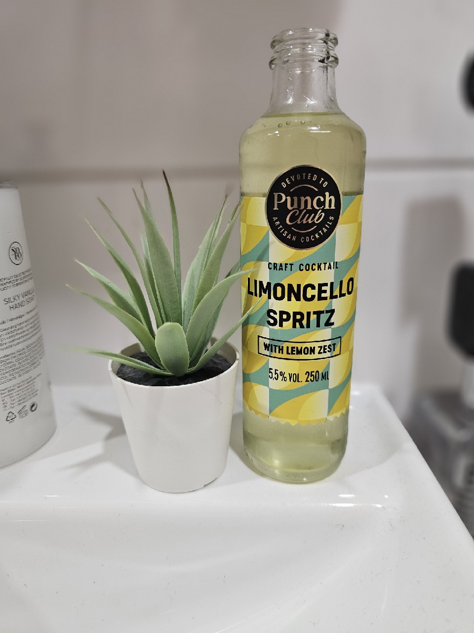 Limoncello Spritz, Estonia