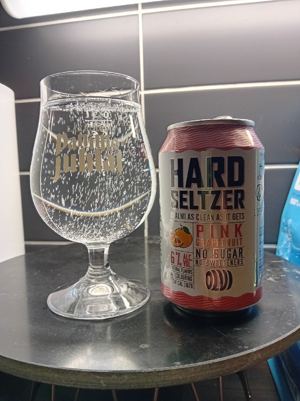 Hard Seltzer Pink Grapefruit, Finland