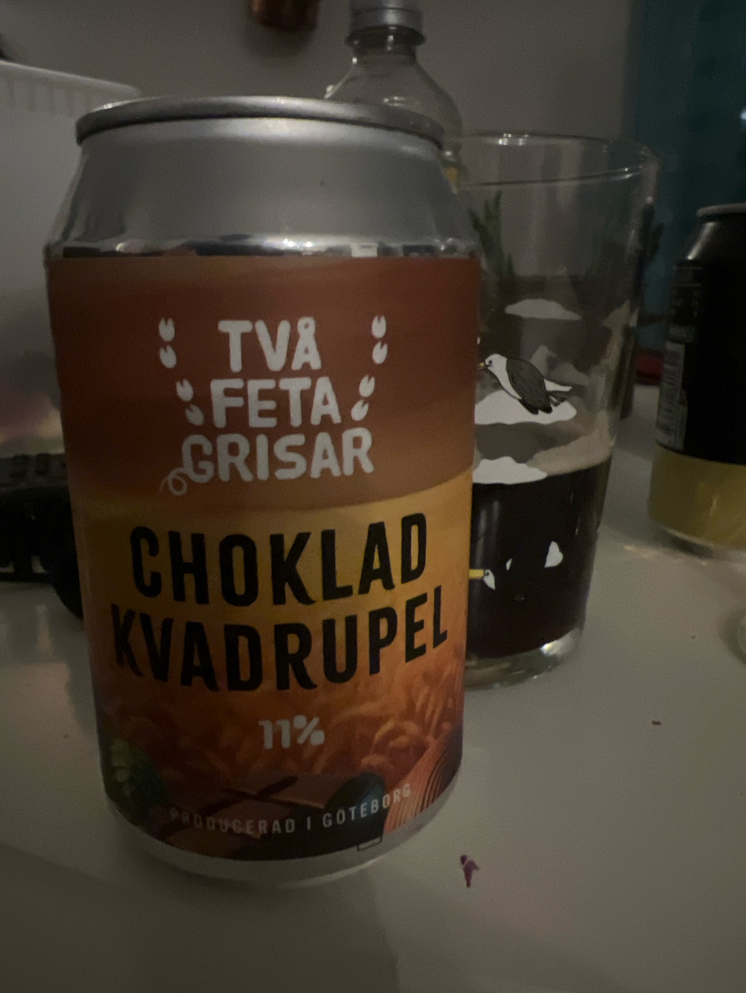 två feta grisar, Sweden