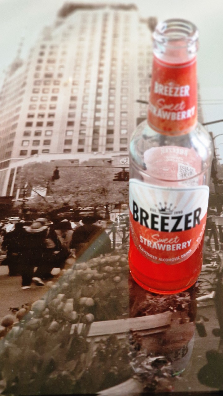 Breezer Strawberry, Bermuda