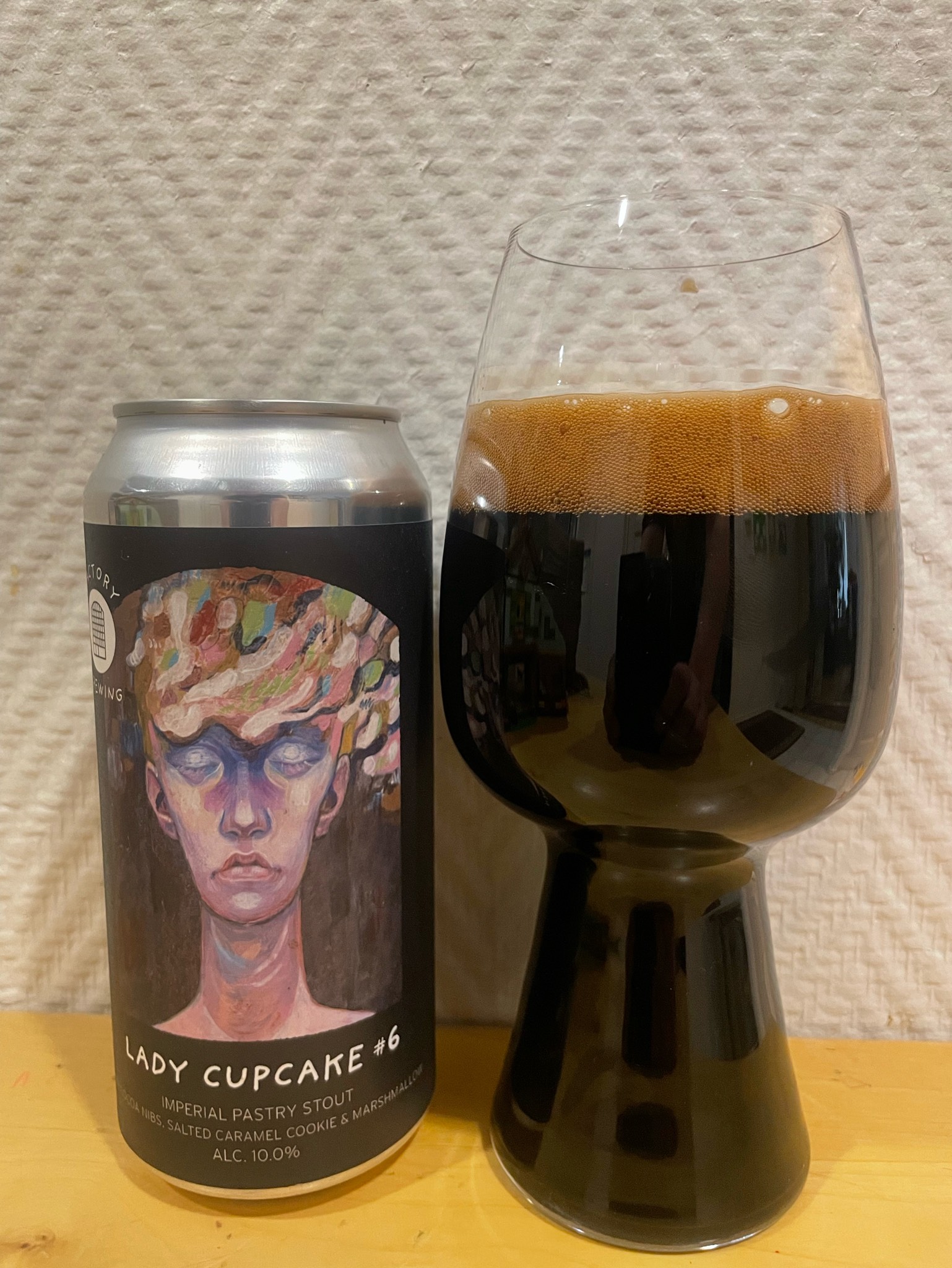 Lady Cupcake #6 (Cocoa Nibs, Salted Caramel Cookie & Marshmallow), Finland