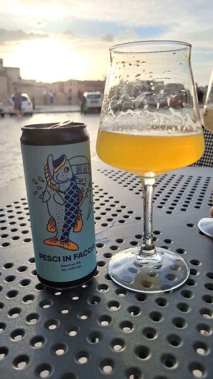 Pesci In Faccia, Italy