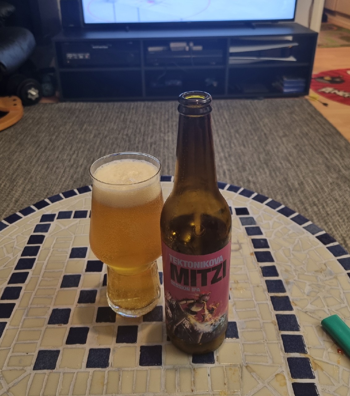 Tektonikova Mitzi, Slovenia