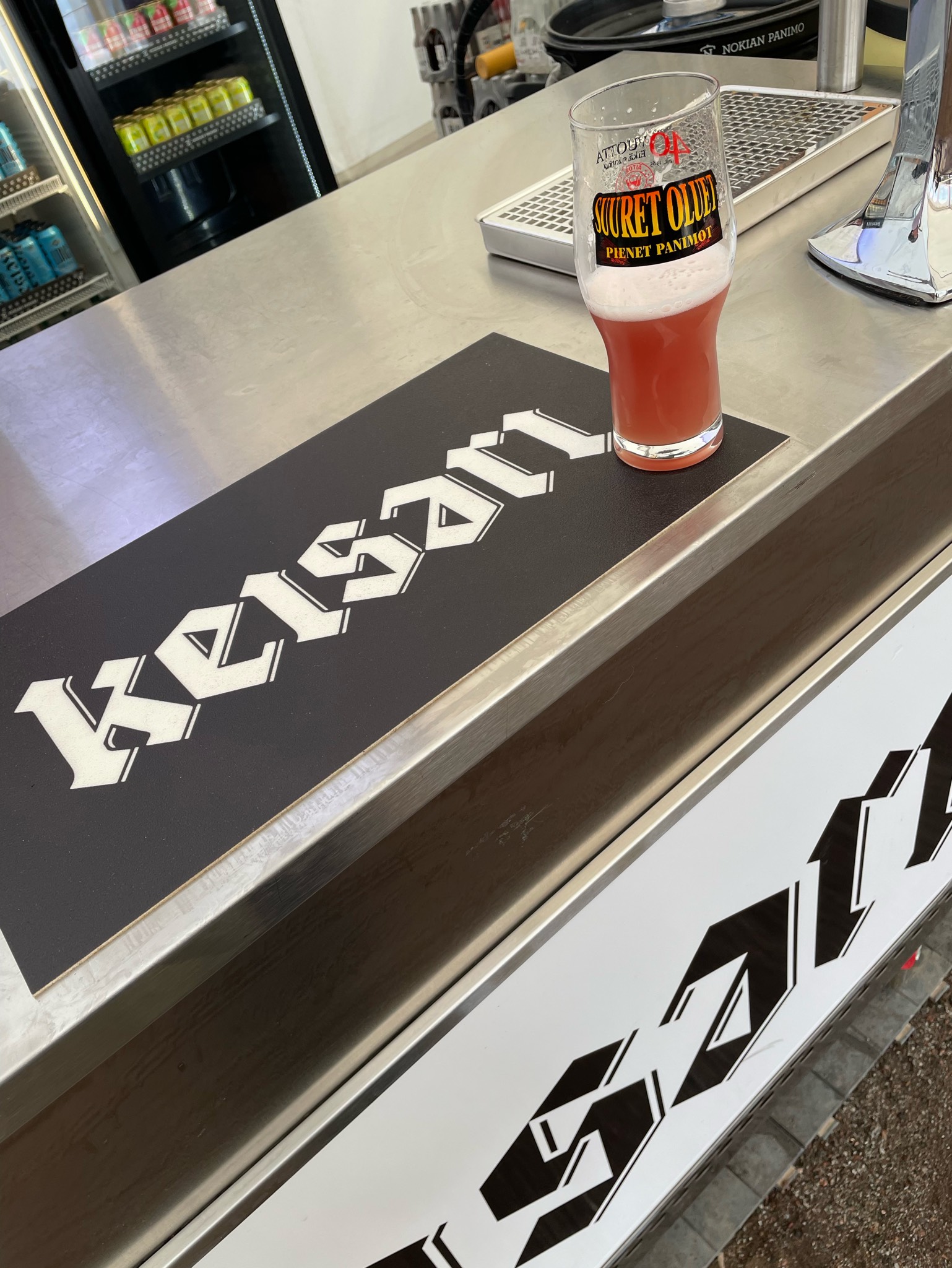 Keisarinna One-Off Kuningatar Sour, Finland