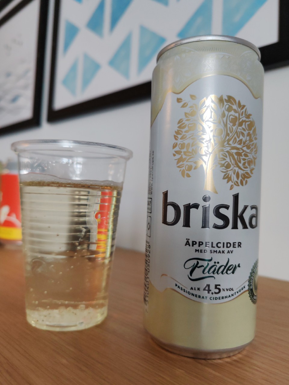 Briska Äppelcider med smak av fläder, Sweden