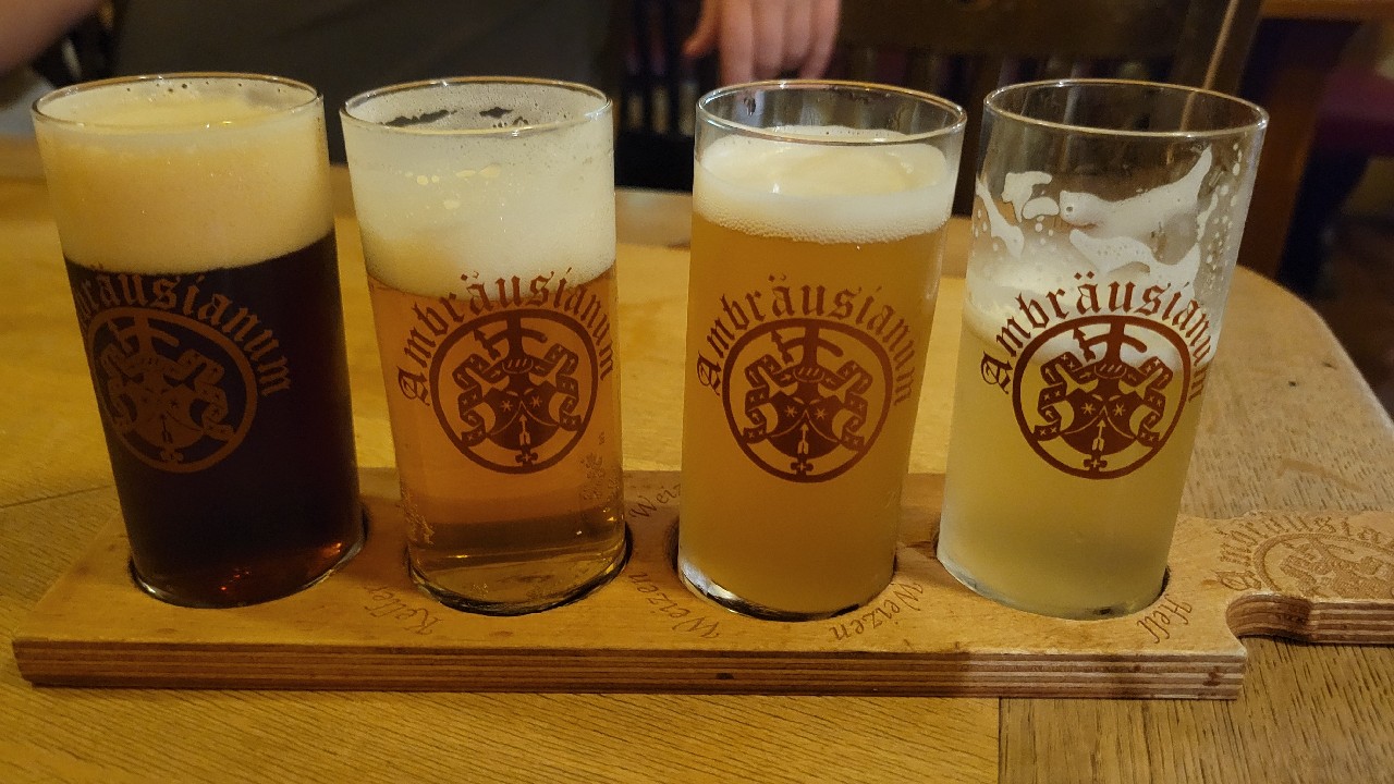 Ambrausianum Hell, Gasthausbrauerei Ambräusianum
