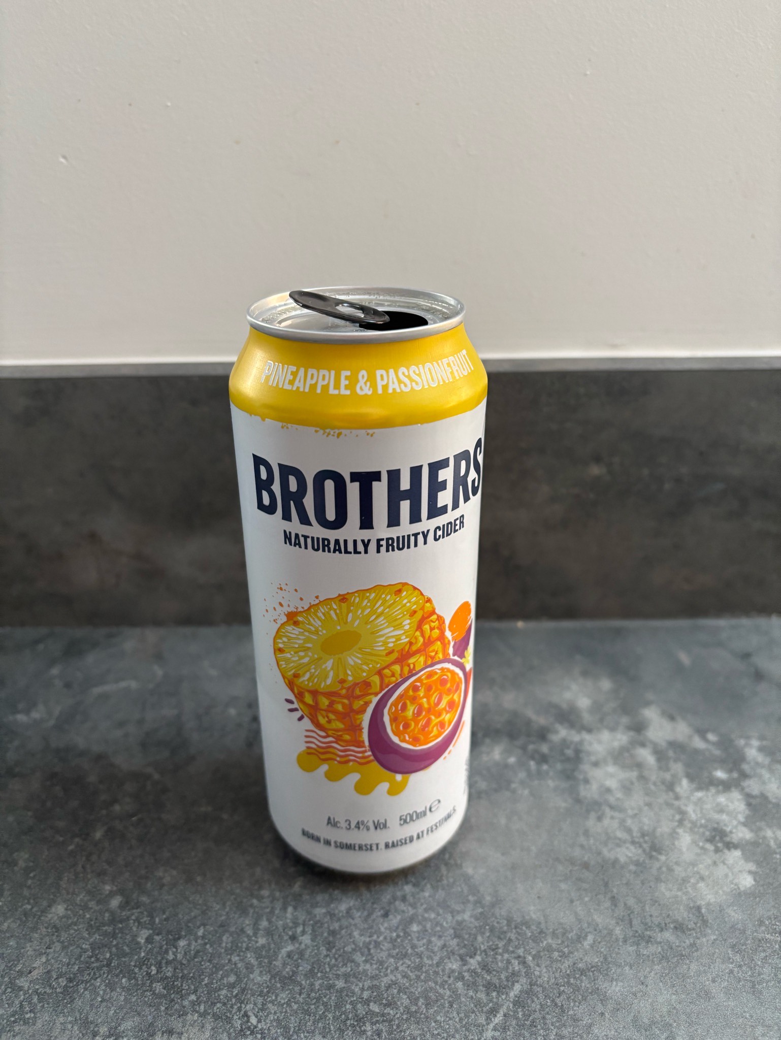 Brothers Pineapple & Passionfruit Cider, England