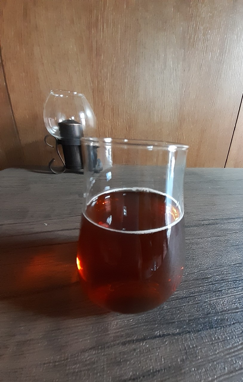 Tummahammas, Estonia