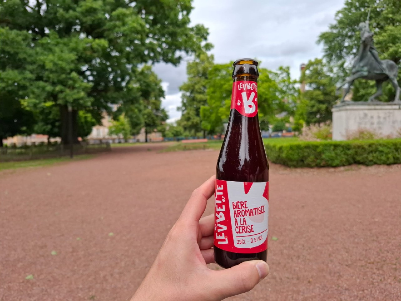 Levrette cerise, France