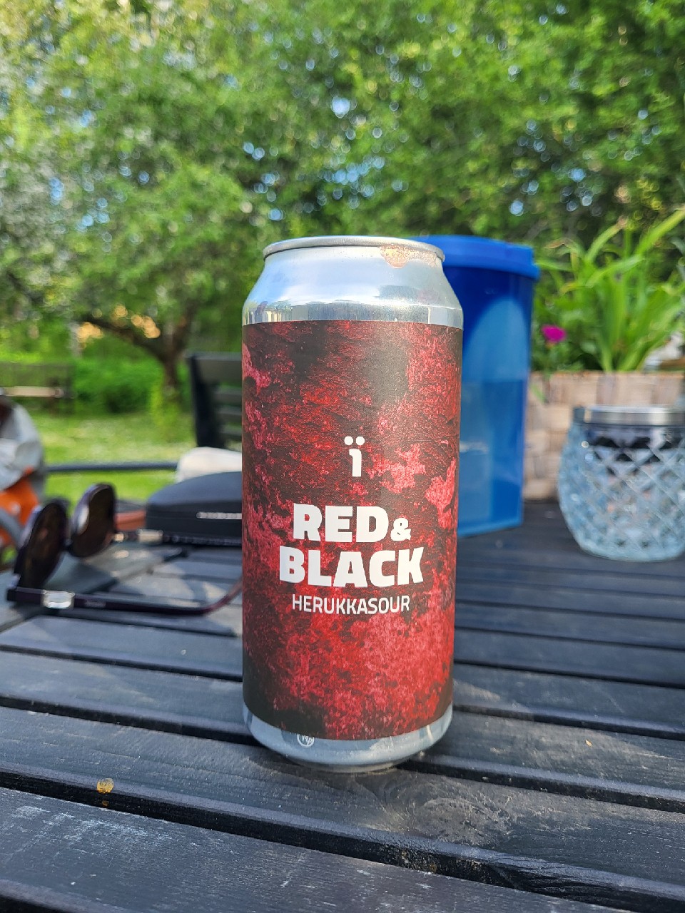 Red & Black, Finland