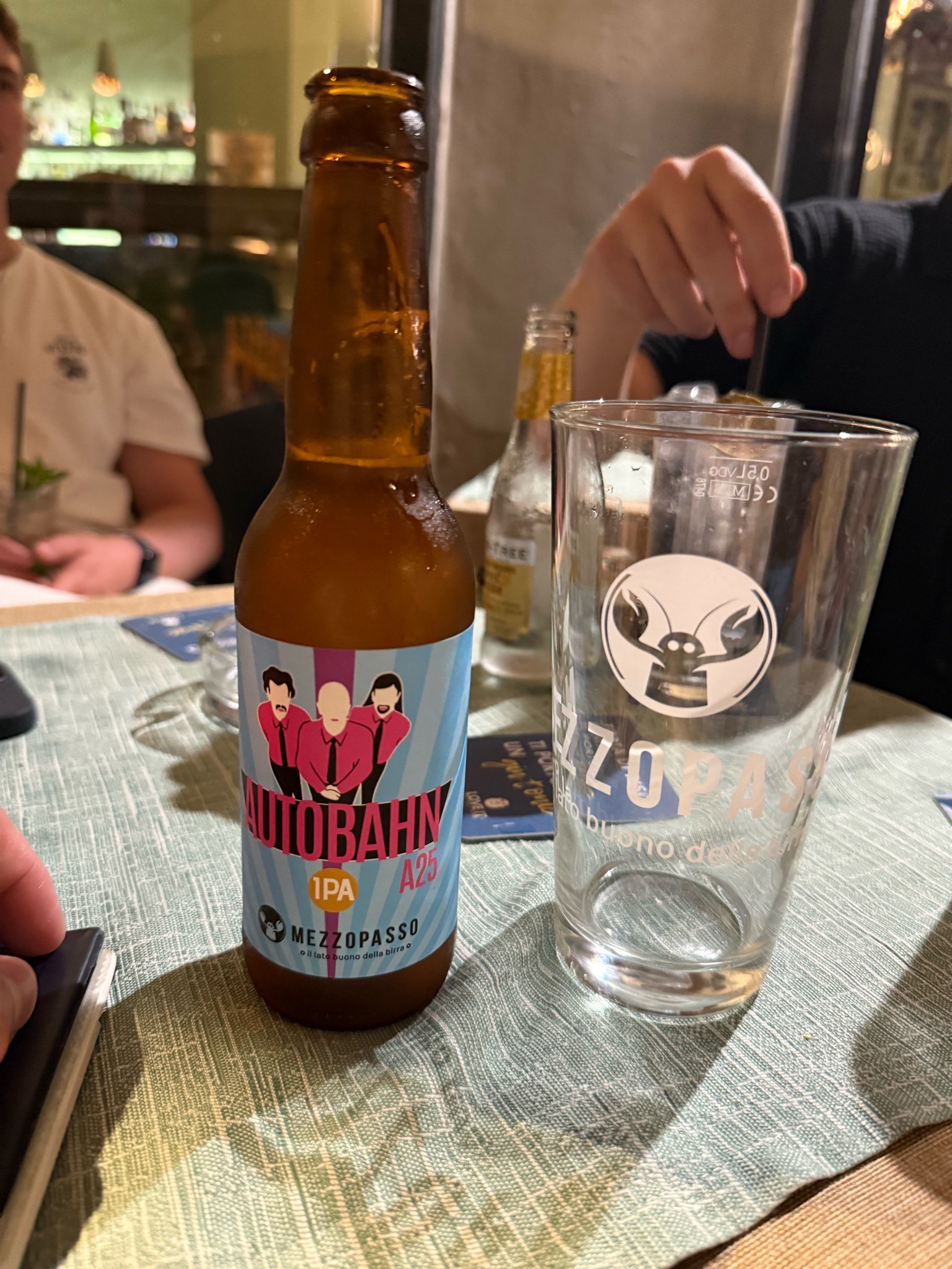 Autobahn Serial, Mezzo Passo