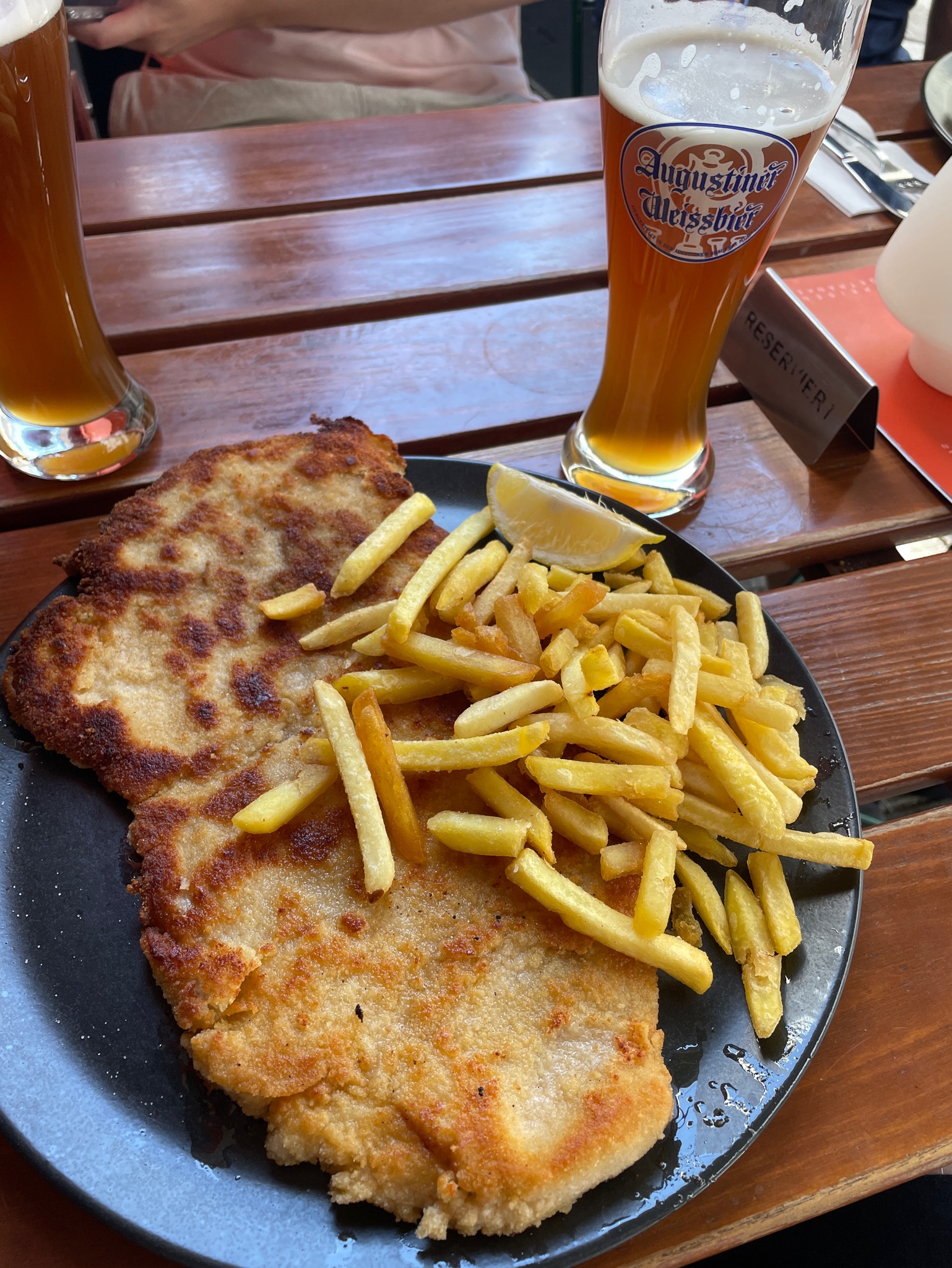 augustiner dunkles weissbier, Germany