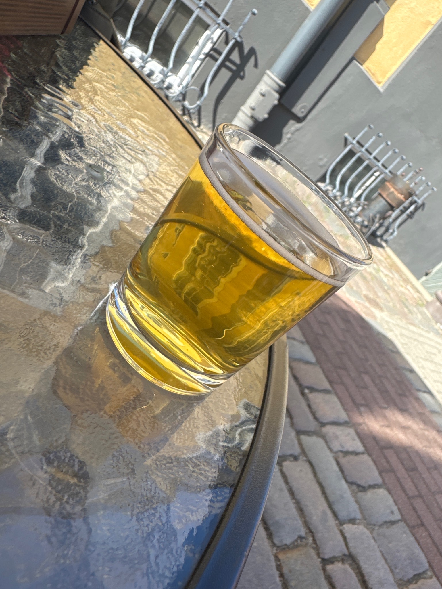 Vãrnu Laiks 10, Latvia