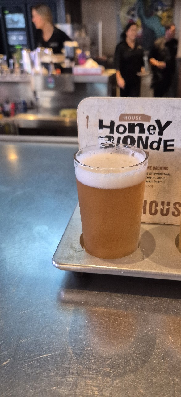 Yard House Honey Blonde, United States