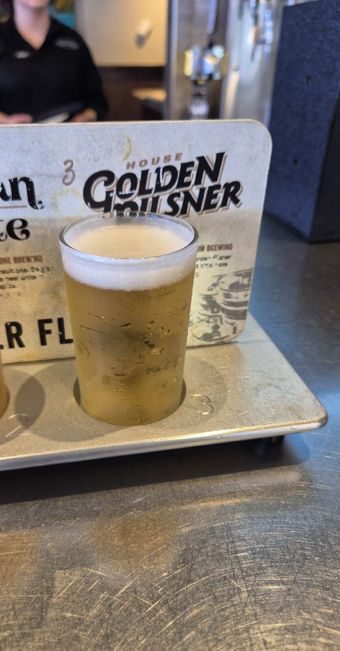 Yard House Golden Pilsner, Yard House