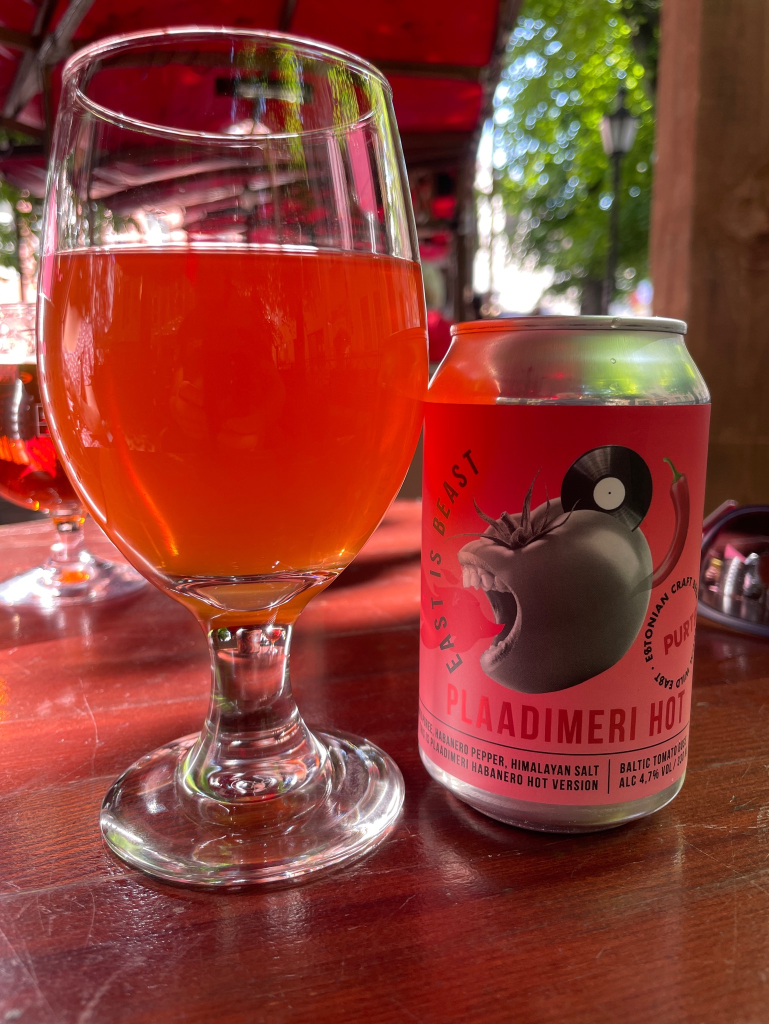 Plaadimeri Hot, Estonia