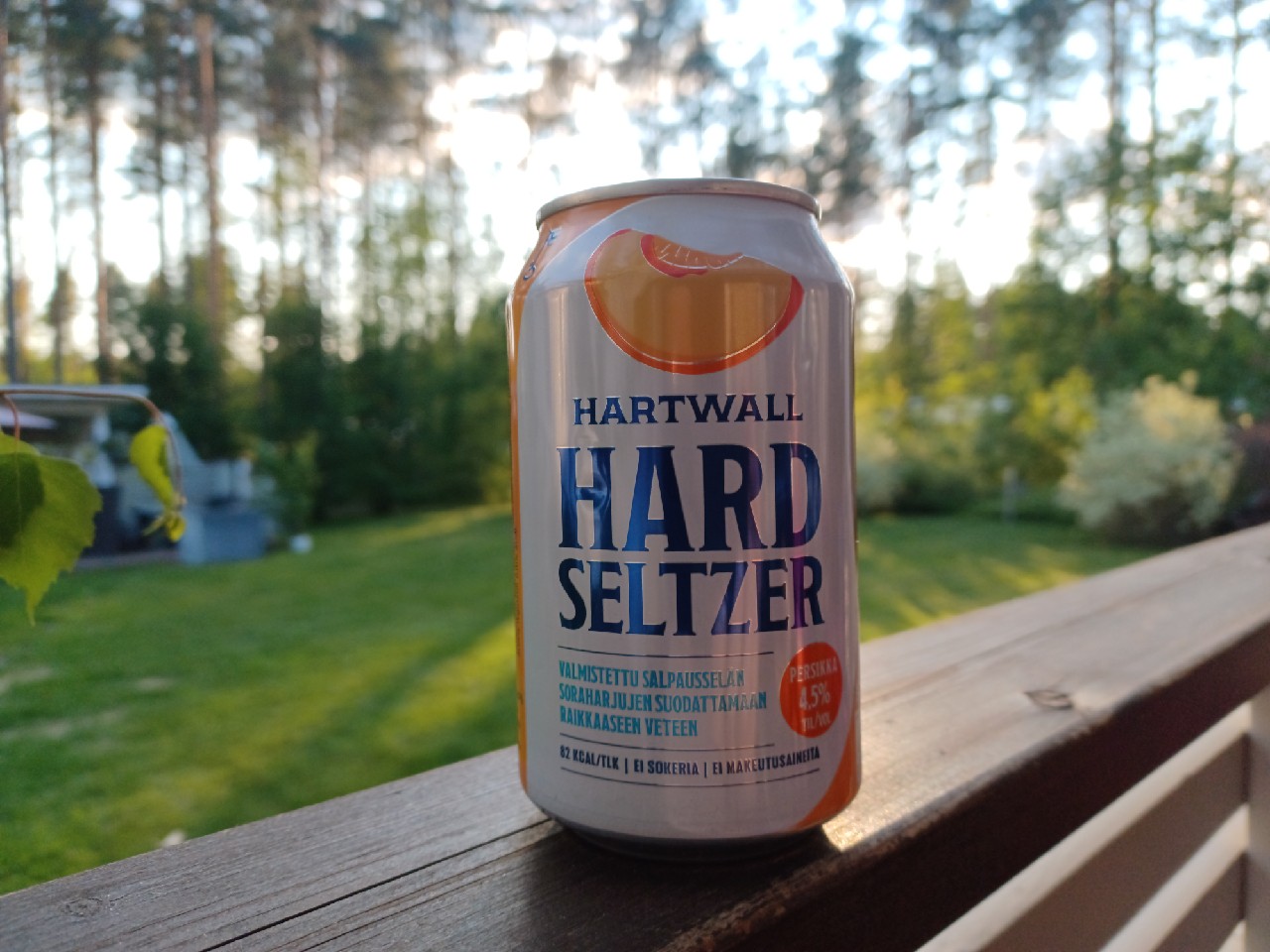 Hartwall Hard Seltzer Persikka, Finland