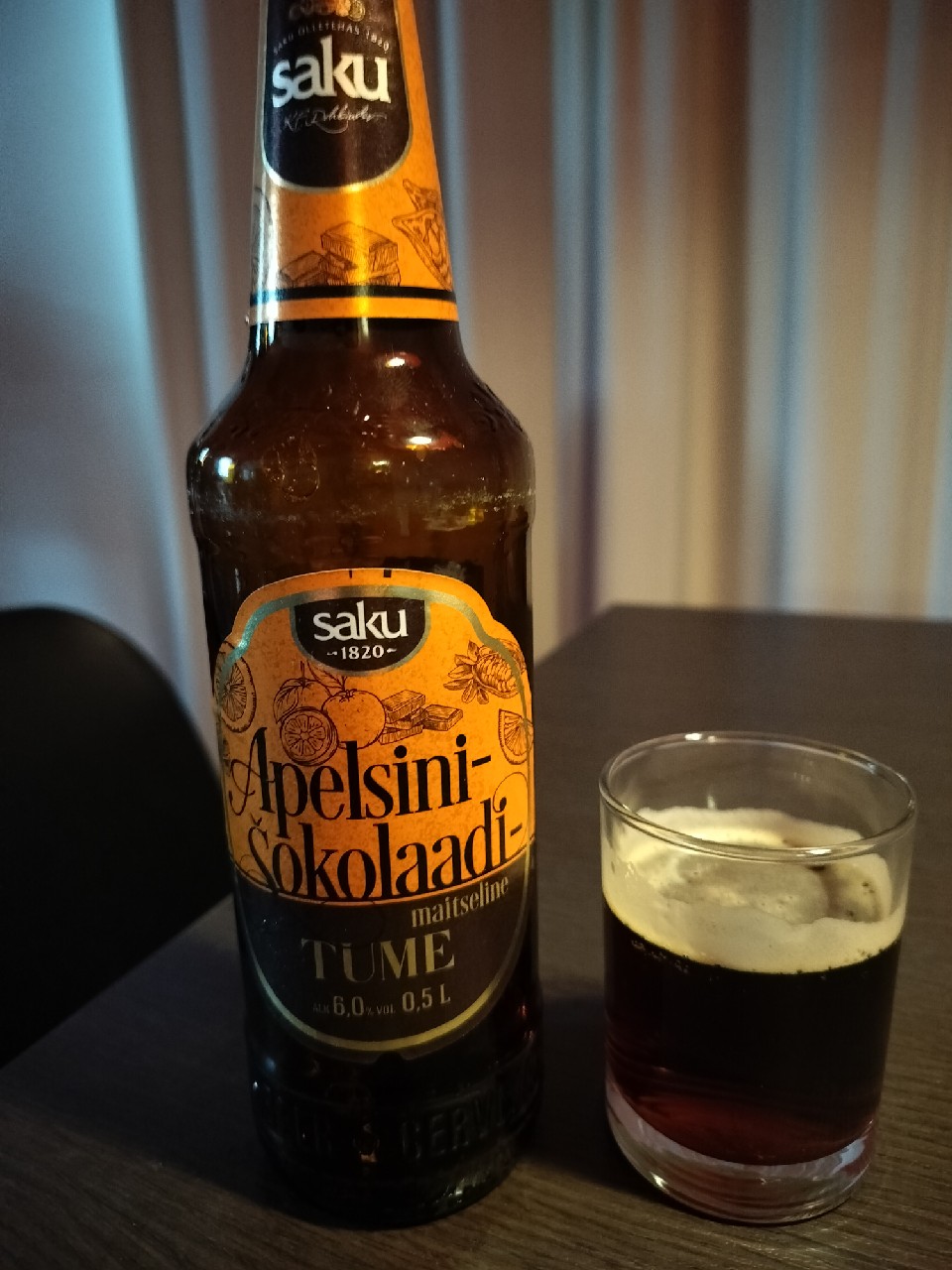 Apelsini-Šokolaadi Tume, Estonia