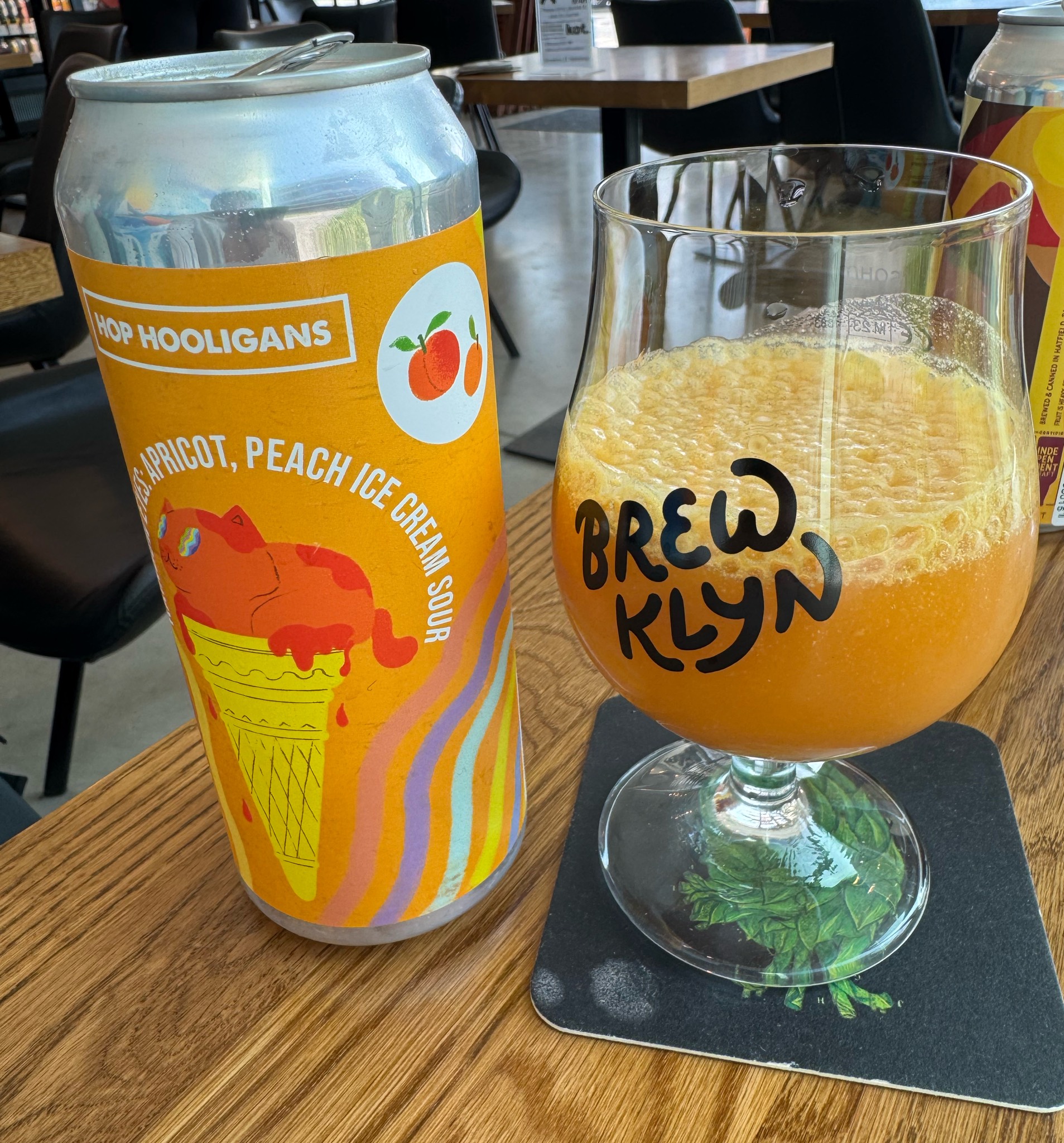 Hop hooligans Rainbow eyes: Apricot, Peach ice cream sour, Romania