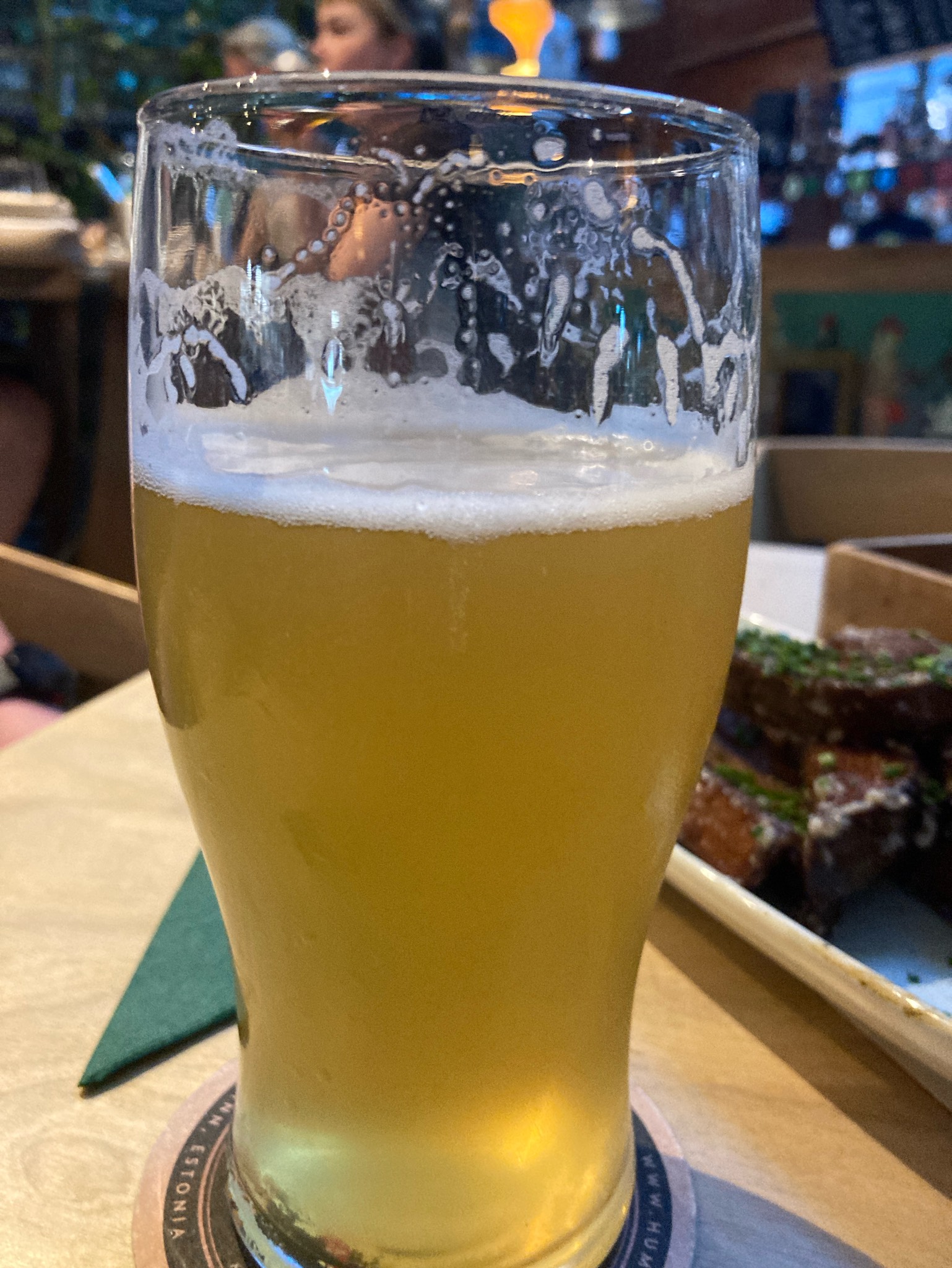 Humala Helgus, Estonia