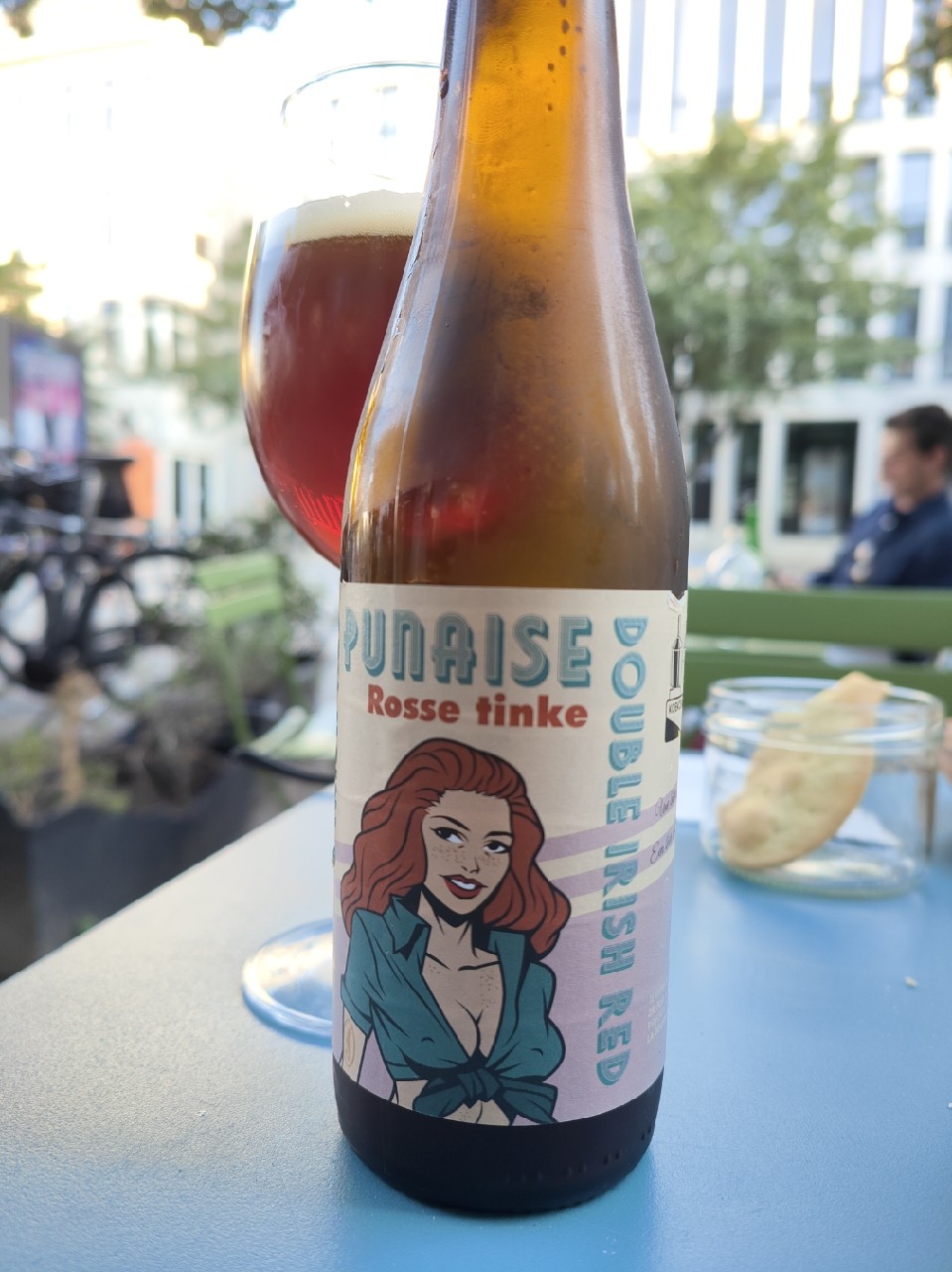 punaise rosse tinke, De Koekoeksbrouwer