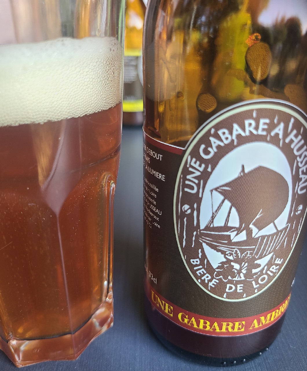 Une Gabare Ambrée, Une Gabare À Husseau