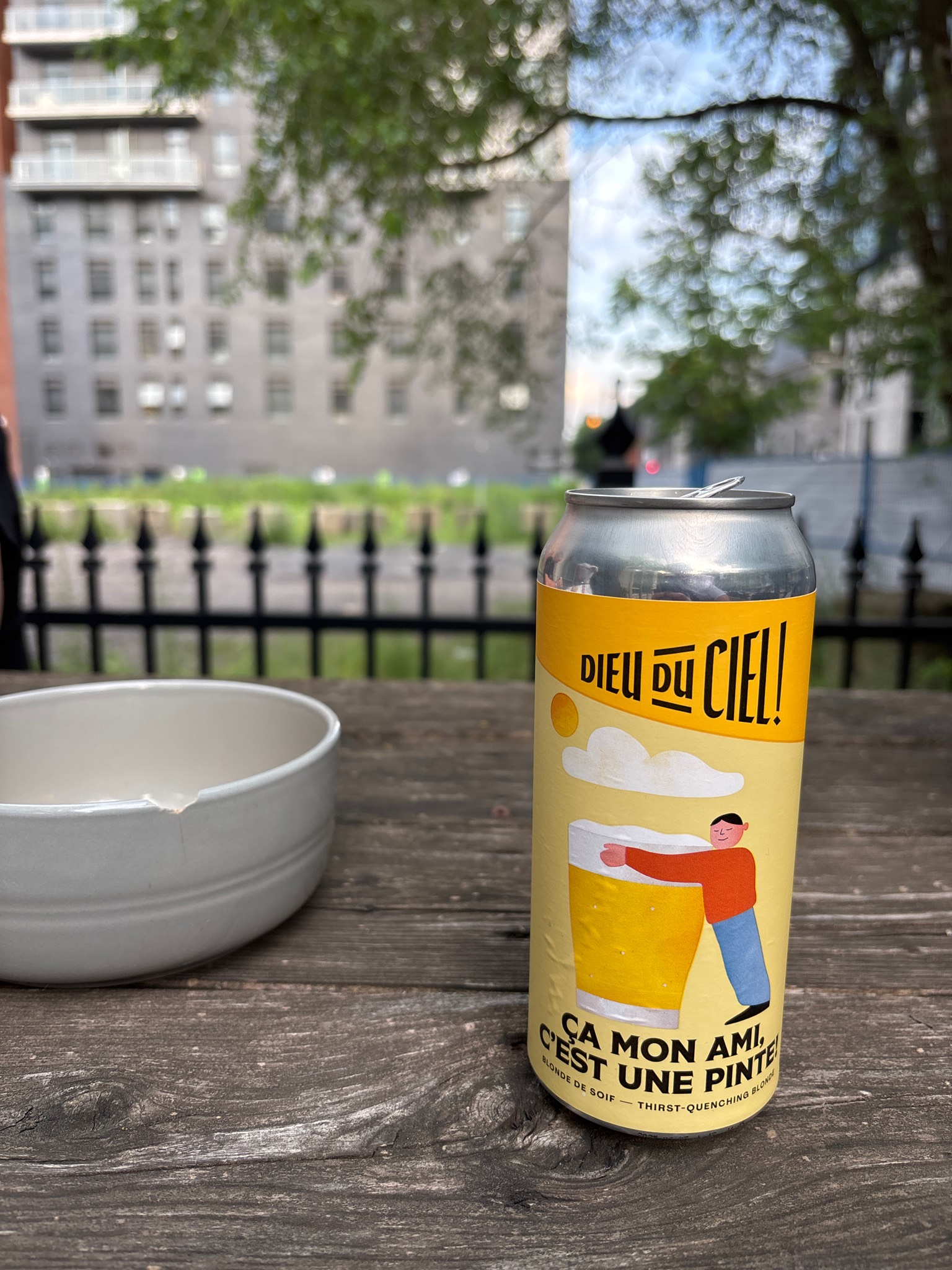 Ça mon ami, c'est une pinte, Canada