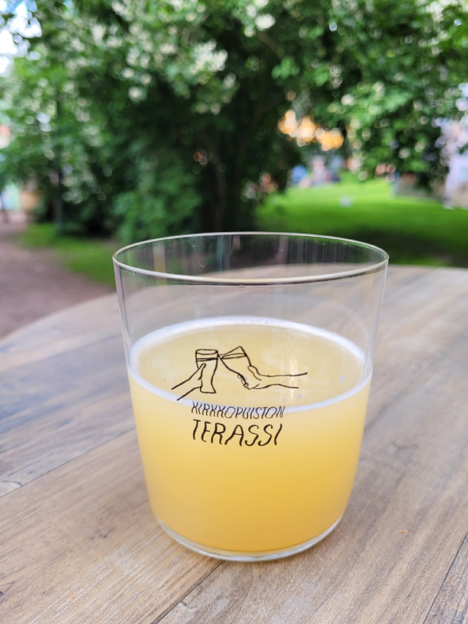 Jaakko Heitti Päärynän Seinään, Finland