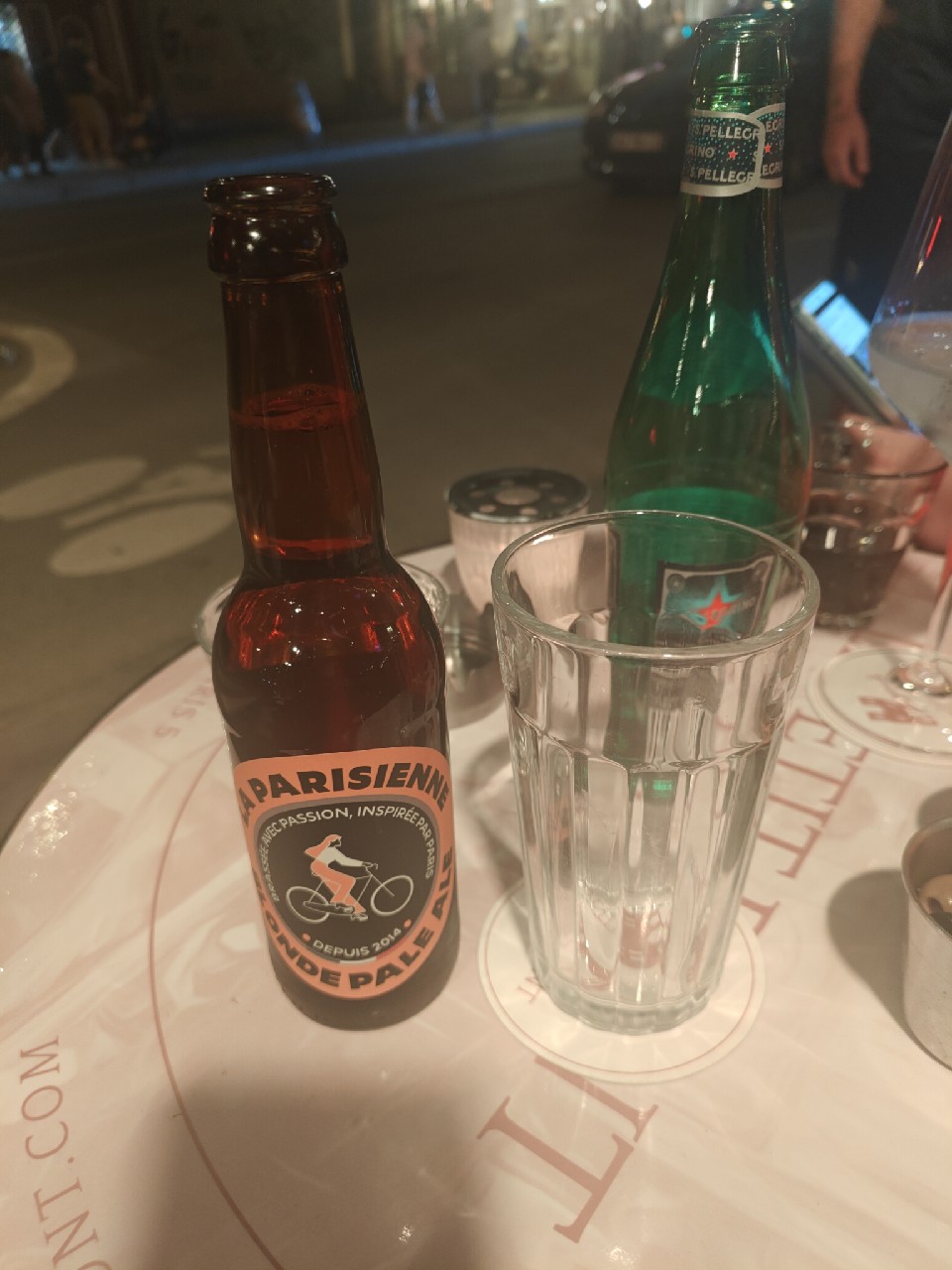 la parisienne blonde pale ale, Brasserie La Parisienne