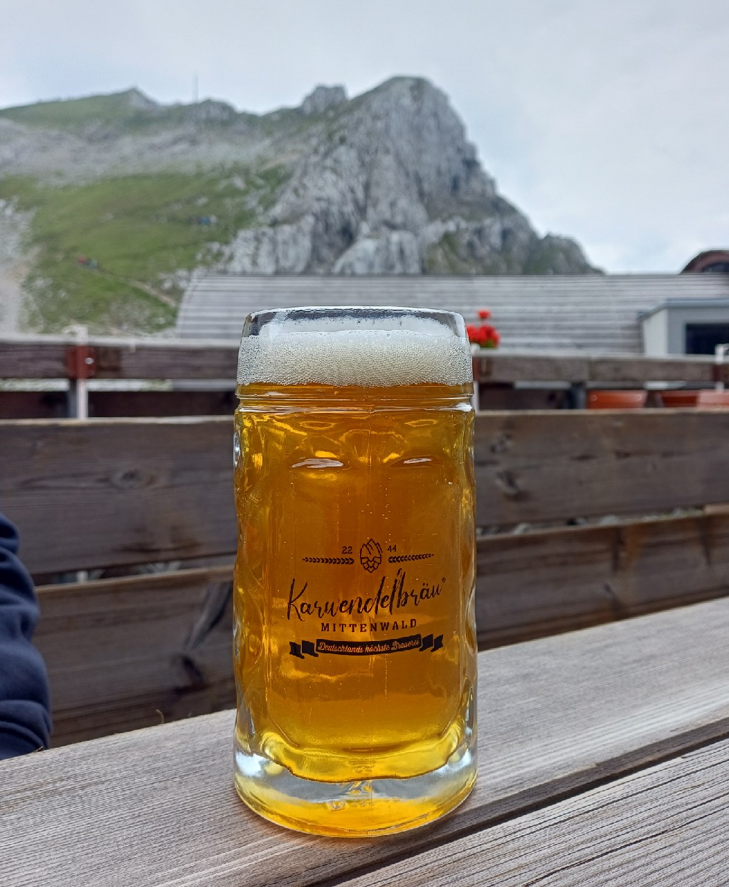 HELLES, Karwendelbahn Brauerei- und Brennerei Manufaktur 2244 GmbH & Co. KG a.A.