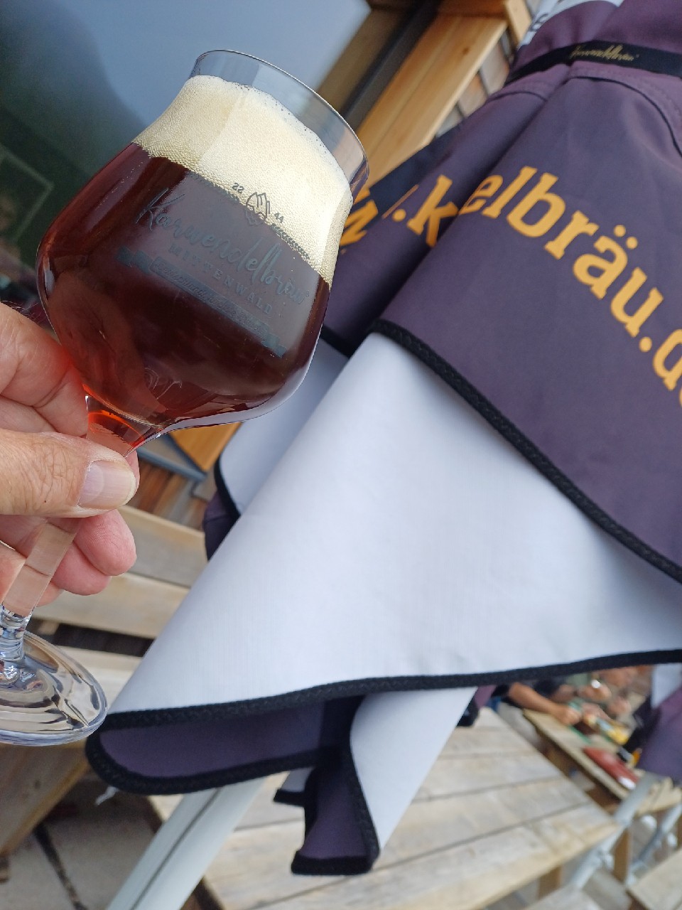 Dunkel, Karwendelbahn Brauerei- und Brennerei Manufaktur 2244 GmbH & Co. KG a.A.