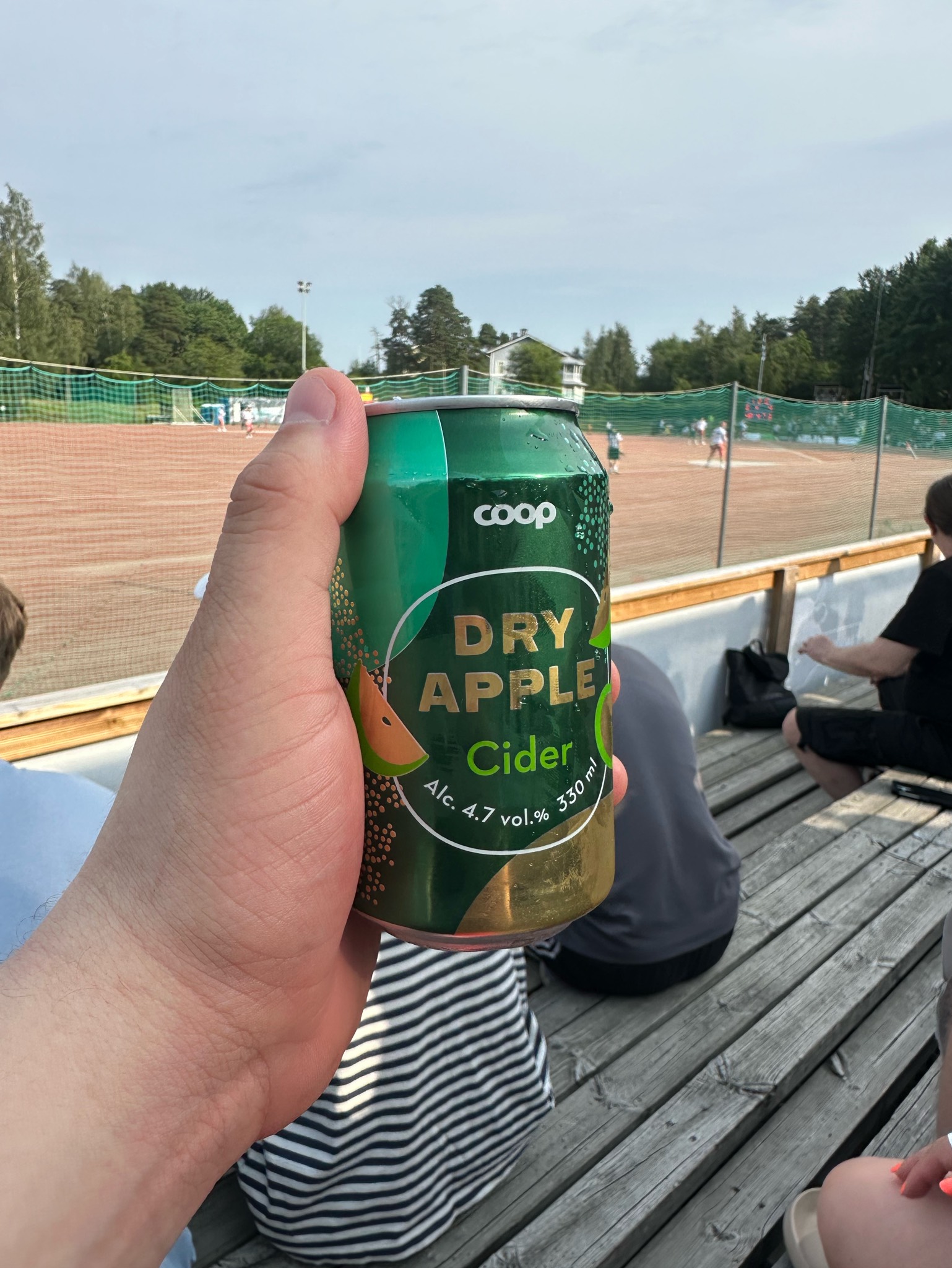 Rainbow Apple Dry, Finland