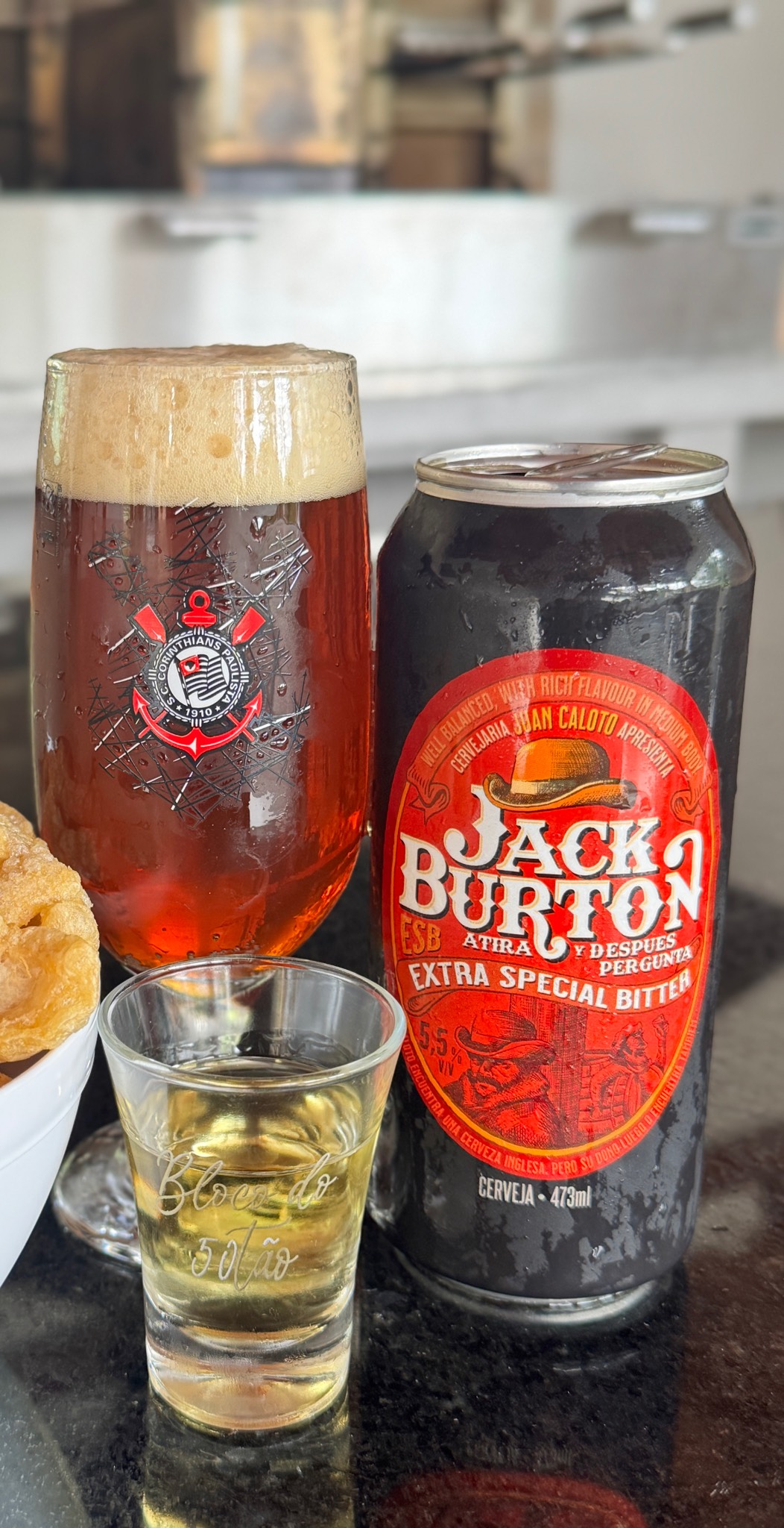 Jack Burton atira y despues pergunta, Cervejaria Juan Caloto
